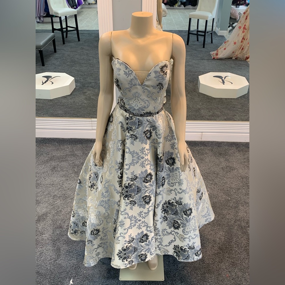 Size 10. Aline high low. sweetheart neckline. sweep train. floral pattern
